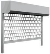 Szara roleta zewnętrzna z perforowanymi lamelami, częściowo opuszczona, na białym tle.